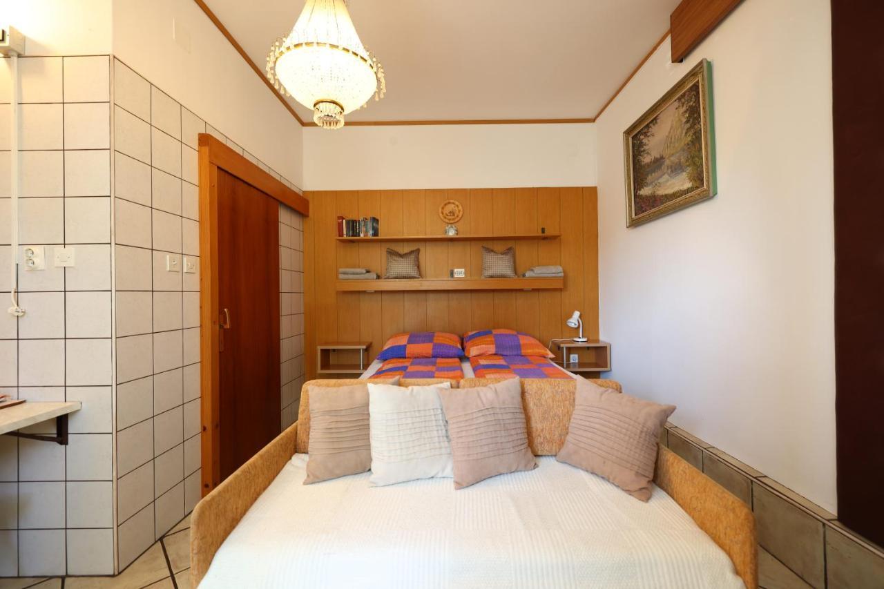 Apartments Pika Krk Town Extérieur photo